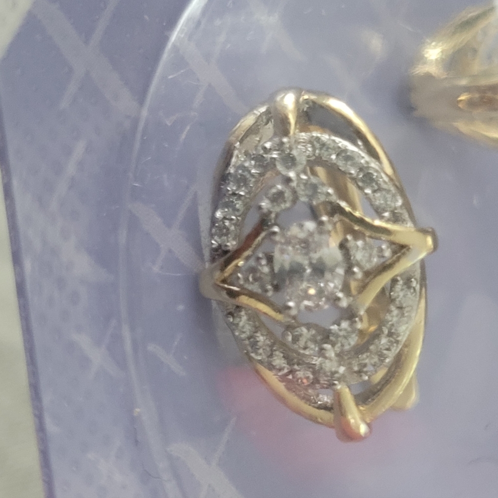 Gold and Diamond earrings. (Not real)